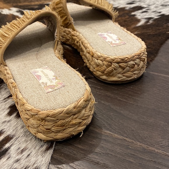 Band of Gypsies Hula Natural Raffia Fringe Slide Platform Sandals 8 - Picture 3 of 5